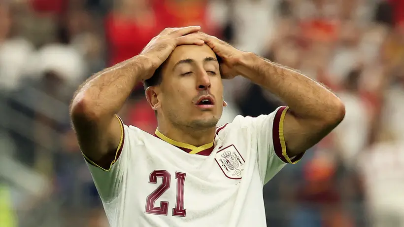 世界杯-奥亚萨瓦尔失单刀C罗钩射被扑 葡西半场暂0-0