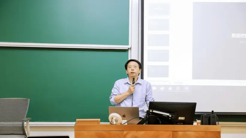 复旦学子出题,考问AI,也考问人