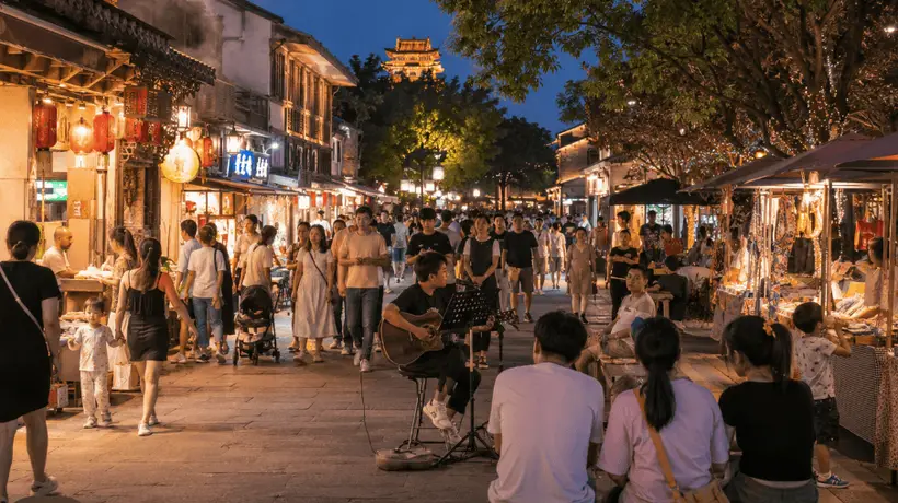 暑期文旅热潮背后的留人考验：城市竞争力比拼的是细节与体验