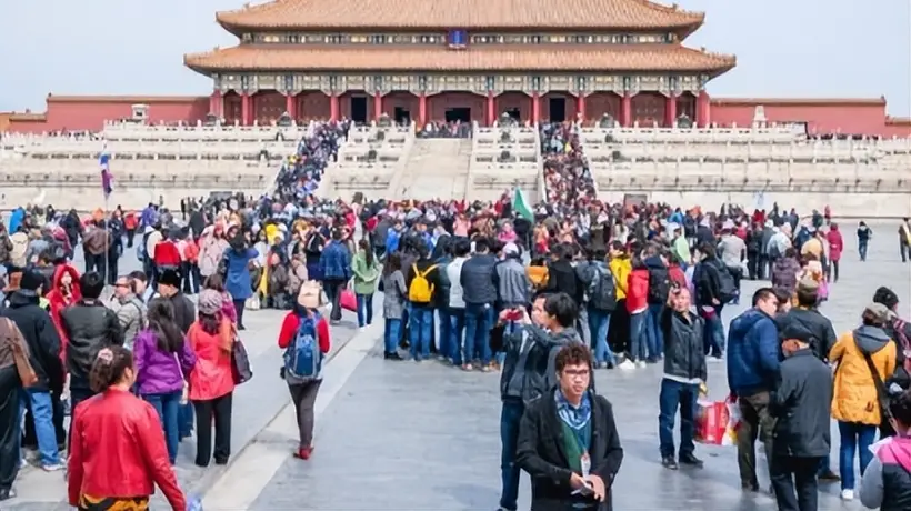 欧洲游客扎堆中国 抢逛华强北义乌解锁高性价比多元体验