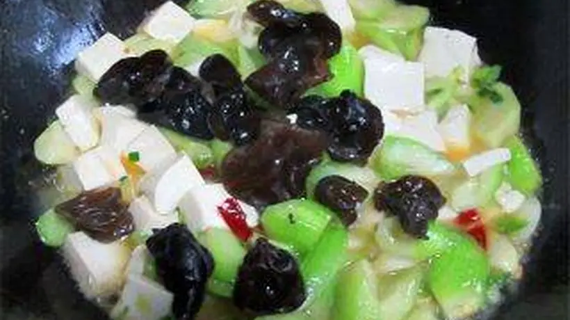 盛夏限定丝瓜鲜滋味 动手炖出清润鲜香家常汤羹 邀你解锁专属家常味道
