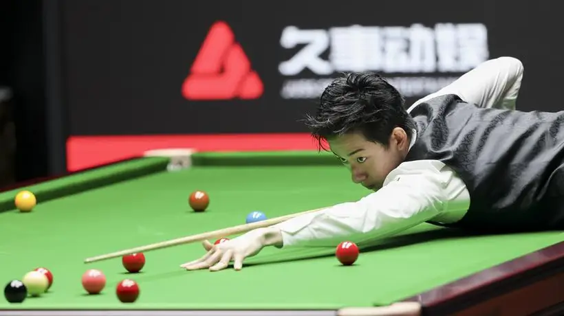 斯诺克上海大师赛半决赛激战正酣 吴宜泽憾负特鲁姆普止步四强 观众见证进攻盛宴