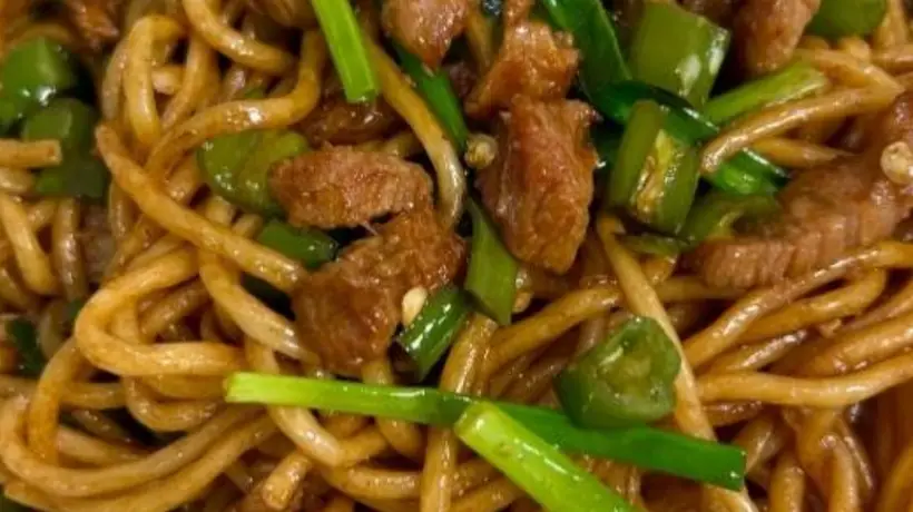 在家复刻巨好吃的辣椒肉酱炒意面,跟着步骤做超有成就感