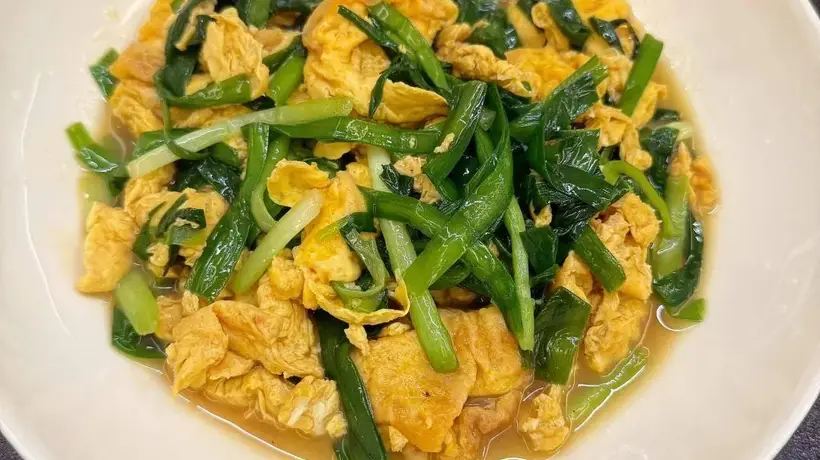 家常韭菜炒鸡蛋最简单做法,鲜香软嫩色泽鲜亮,新手零失败