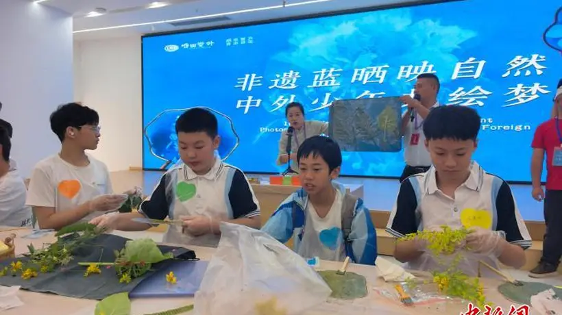 华裔青少年沉浸式体验恩施非遗 感受土家文化魅力