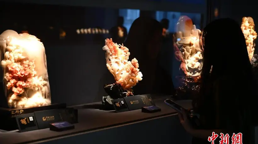 老挝石雕艺术精品展亮相福州