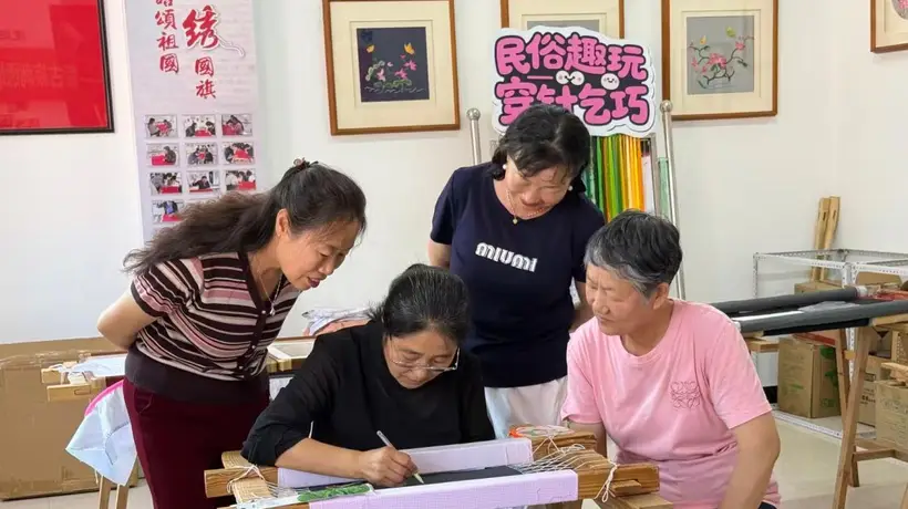 霍林郭勒谊滨社区刺绣课堂 邻里绣友共织温暖时光