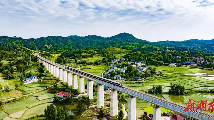 快来参与湖南文旅多元升级,专属旅游专列+汽车赛事等活动等你来体验