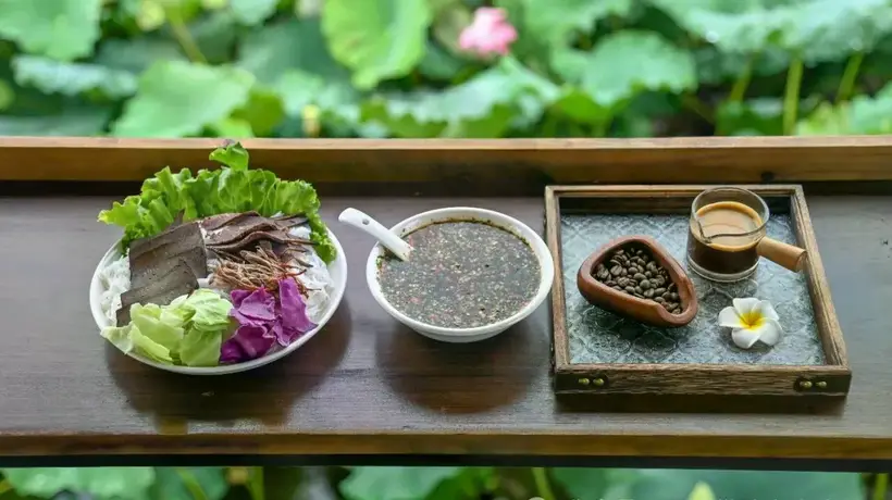 来陇川赴一场美食之约 咖啡撒苤激活传统味的新奇体验