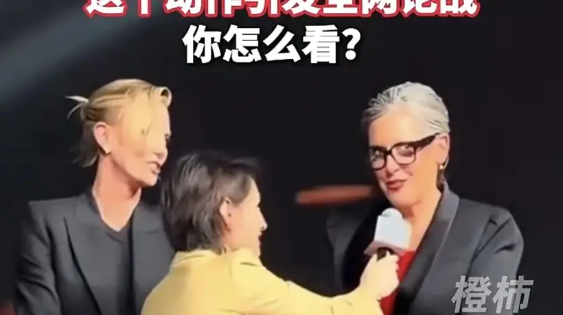 这场采访姿势引热议 观众评平等交流才是采访应有的温度