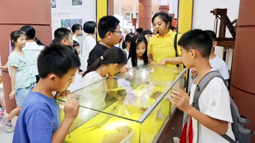 望牛墩少年赴东莞文化馆 沉浸式参与“莞一夏”非遗研学解锁本土文化新体验