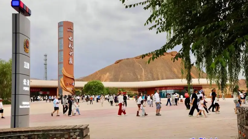 到张掖丹霞景区别着急 游客暖心服务有旅游110随时帮衬