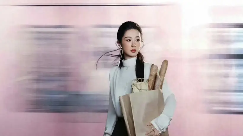 杨紫红毯时尚造型引热议，观众热议她如何跳出古装美人赛道探索多元角色