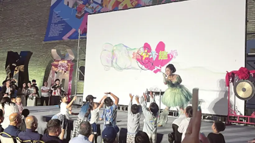 大同北城瓮城夏夜市集 逛文创品美食看露天电影享多元体验