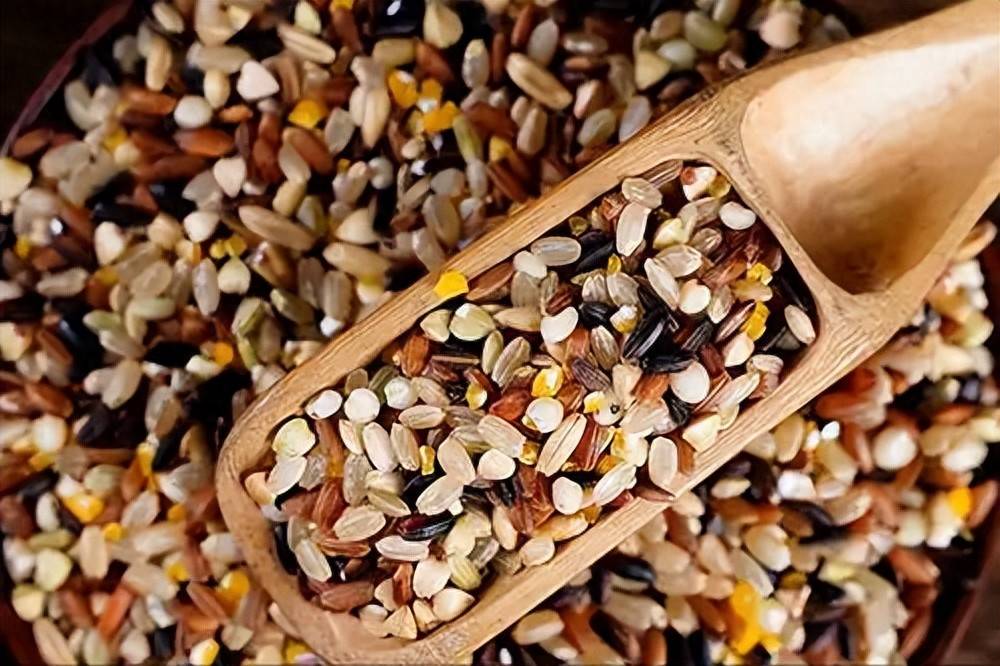 研究发现：经常用糙米当主食的人，不出半年，身体或有4大改善