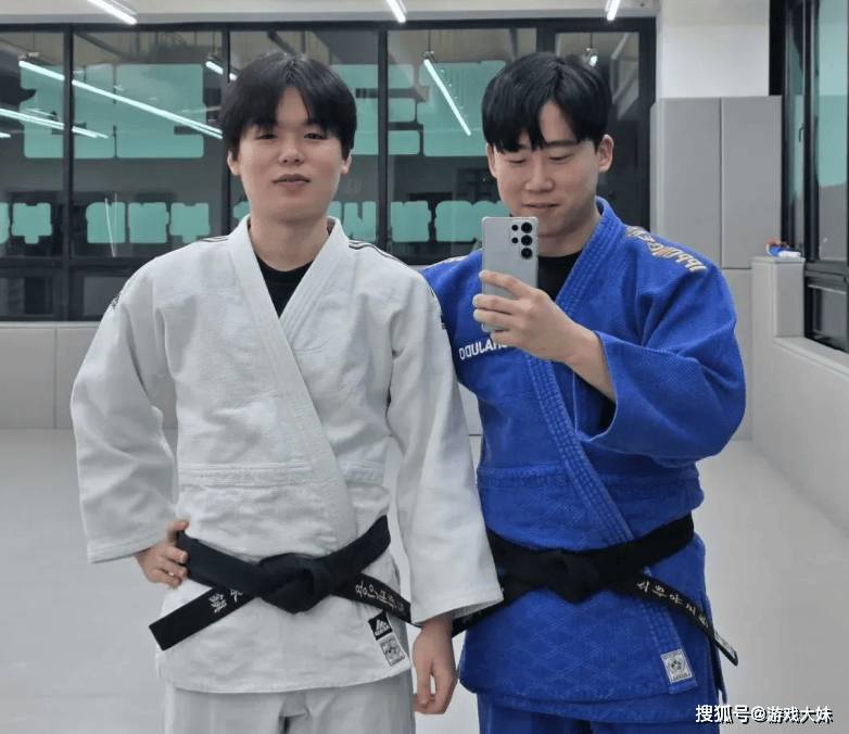 LOL最能打的选手，柔道大赛拿到金牌，受伤后才开始打游戏
