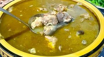 舌尖上的乡愁:怒江漆油鸡的烟火诗意