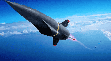 央视首次公开!中国东风-17导弹野外实射,航母变活靶?专家:更狠的还在后头!