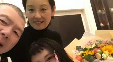 58岁猛然回春的徐帆,亲手撕碎冯小刚体面,养女长相只是冰山一角