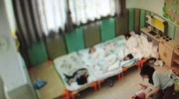 上海16个月大幼儿遭老师虐待29分钟,家长:涉事老师至今未露面