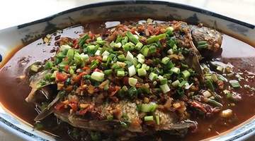 广丰豌豆烧鲫鱼:饶帮菜中的鲜香经典