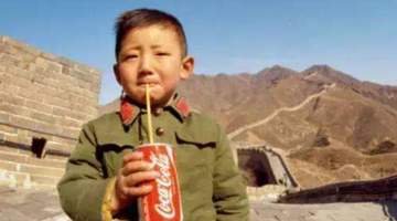 想为可口可乐改中文译名?当年初入中国时奇葩译名难讨喜,公司曾悬赏邀大众参与