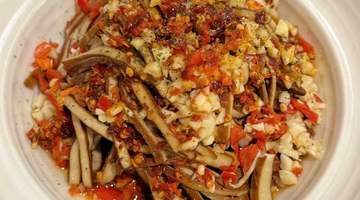 热油浇香干丝尝鲜 多元风味由你自选的家常美味