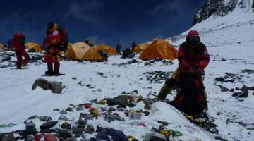 她踏遍全球高峰终成传奇 冰封珠峰多年成登山者引航坐标
