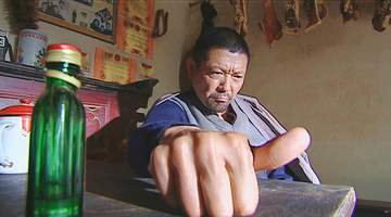 许三多父亲为什么那么执着于让儿子当兵?毕竟当兵也没啥好处