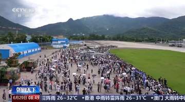 累计来访98万人，在军营观演出、走近各式装备，驻港部队军营开放活动现场视频曝光