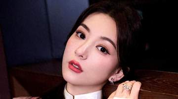 方媛带俩女儿香港逛街！身材娇小 穿高奢却又土又村，菲佣全程陪同