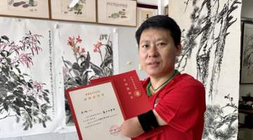 43岁无手考生今天拿到博士录取通知书:“要给残疾孩子打个样儿!”