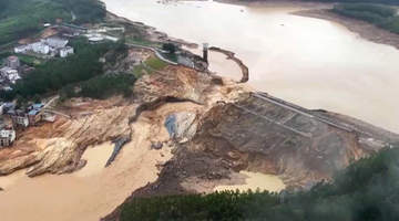 第1现场|六蓝水库缺口止水,洪水渐退,民众清淤重建家园