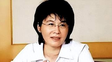 原创她是乔冠华的千金,却被继母百般刁难,连保姆也给她罪受