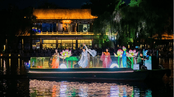 济南天下第一泉画舫演艺惊艳回归 融合古典与现代打造流动泉水舞台
