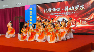 7月21日罗庄区广场舞大赛启幕,200余名爱好者同台竞演,十支基层队伍带来活力盛宴,观众直呼精彩