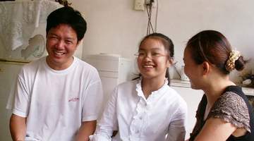 16岁考上北大的王虹曾带伤自学成长 昔日同乡记者忆她从法国归来仍平易近人