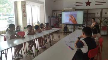清怡社区滨滨学堂趣味体验多主题课程 孩子们在书写国画国际象棋活动中沉心创想