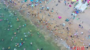 7月盛夏来山东日照海滨 参与踏浪戏水等多元活动畅享清凉体验