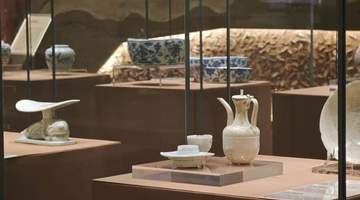 观众走进何以景德镇在京特展 沉浸式体验景德镇二元配方与制瓷工艺