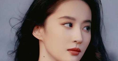 刘亦菲唯一公开恋情仅维持三年,彭冠英绯闻两年不回应不辟谣,现状如何