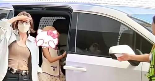 唐艺昕女儿接妈妈下班回家 画面幸福温馨细腻又治愈