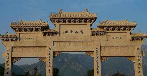 2019年乔家大院摘牌:一夜之间,1050平店面被腾退,服务员大换血
