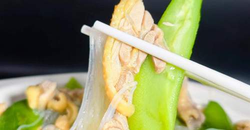 丝瓜和它俩更绝配,后悔没早发现!简单一烧满口鲜爽、好吃到连汤汁也不剩,天热没胃口就来这一锅