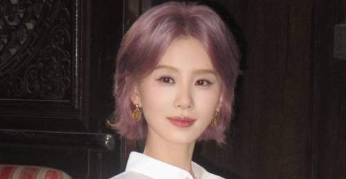 刘诗诗剪短发后像换了个人,穿白色衬衫裙好高级,美得差点认不出