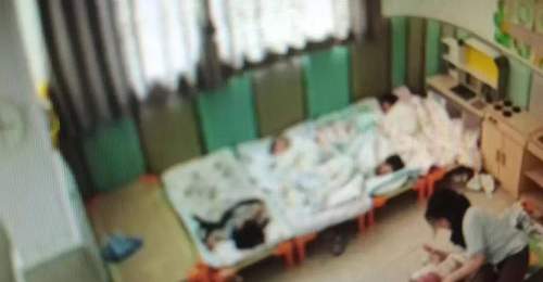 上海16个月大幼儿遭老师虐待29分钟,家长:涉事老师至今未露面