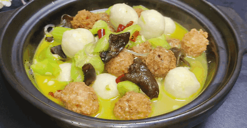夏日炖品：丝瓜木耳炖丸子，简单食材做出下饭好菜