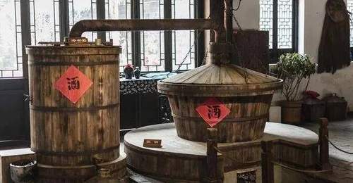 参与传统白酒蒸馏技艺,解锁实操性甑桶蒸馏全流程