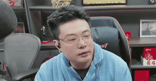 观赛群众因赛事规则判定争议喊“要加赛”,大司马直播认错,现场氛围拉满