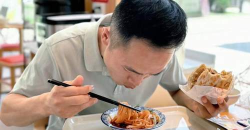 咬一口就懂！现吃/短打包/久带的肉夹馍，口感差在哪？